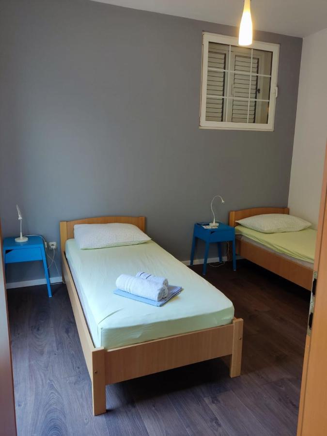 Holiday Home With Free Parking By The Beach Brela Buitenkant foto
