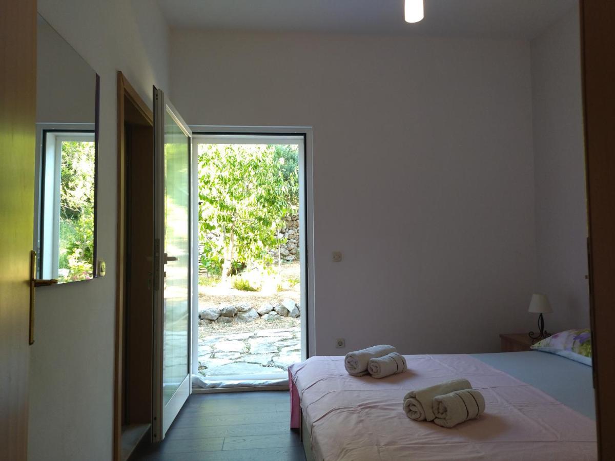 Holiday Home With Free Parking By The Beach Brela Buitenkant foto