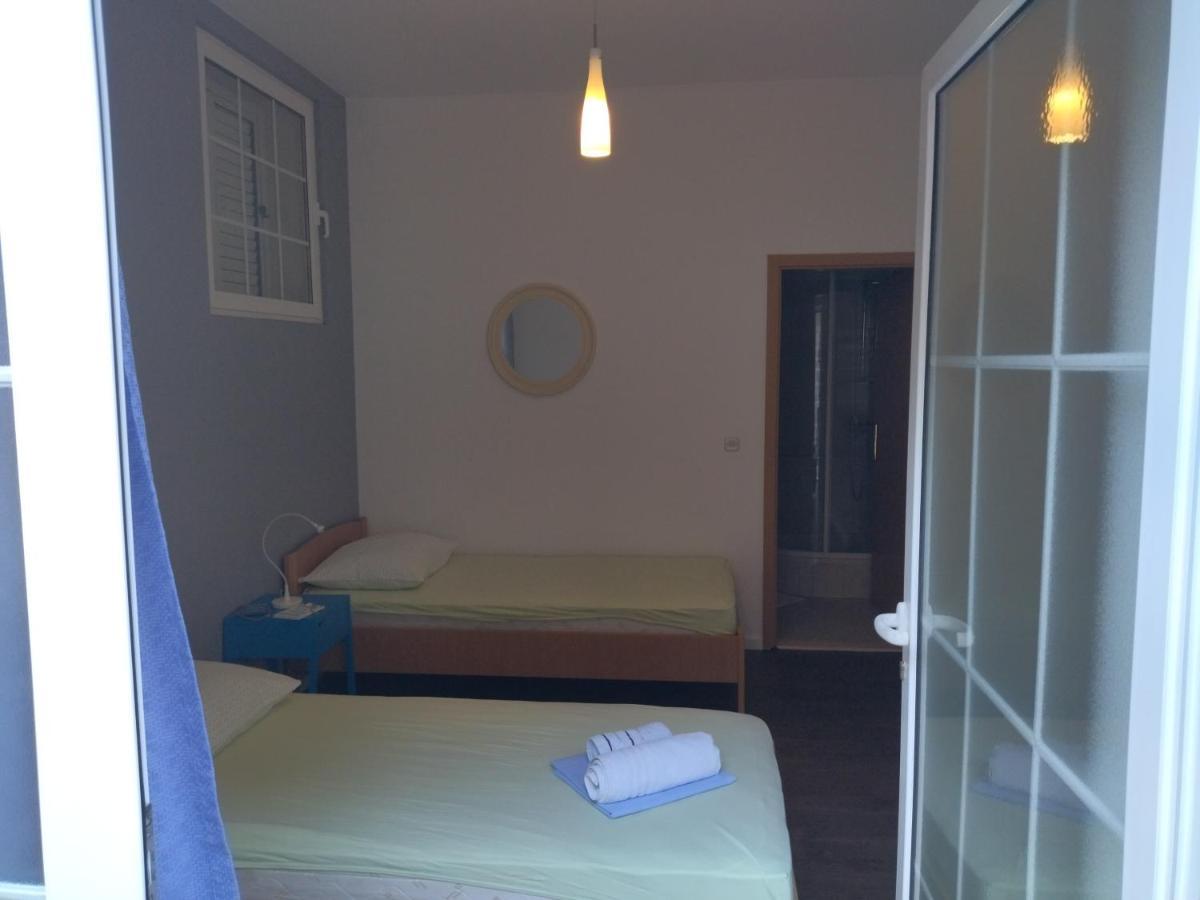 Holiday Home With Free Parking By The Beach Brela Buitenkant foto