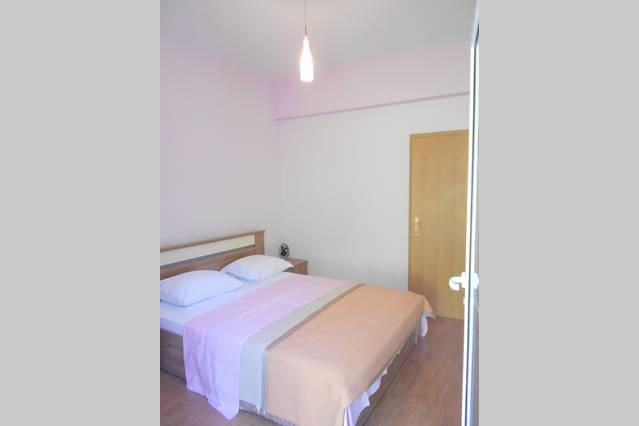 Holiday Home With Free Parking By The Beach Brela Kamer foto